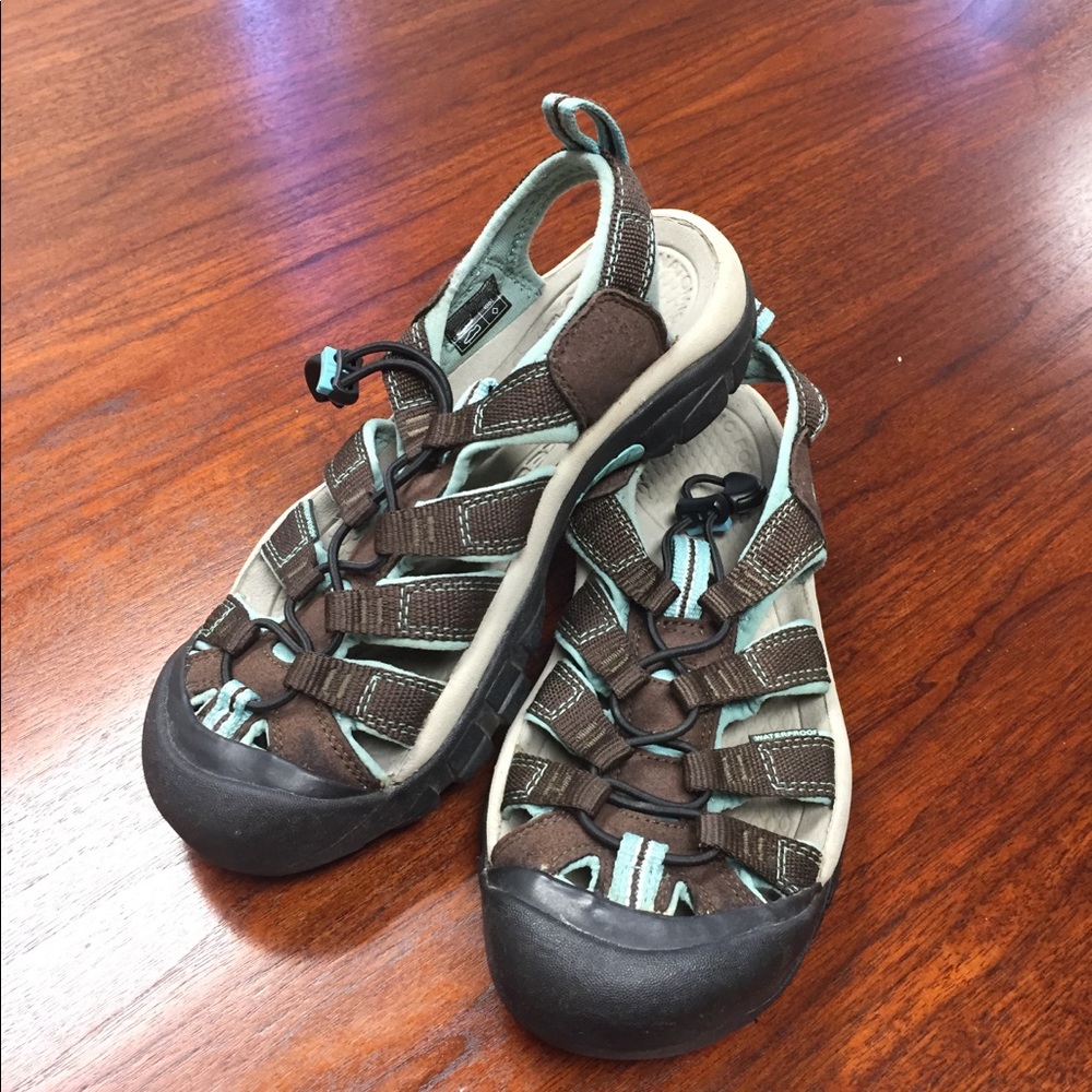 Keen Newport Clsd Toe Water Sandal 
Brn/Mt Grn
W8